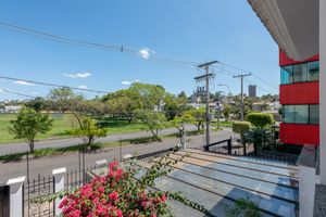 Image 26 - 882382