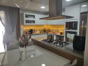 Image 16 - 882382
