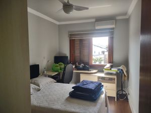 Image 8 - 882382