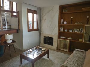 Image 10 - 882382