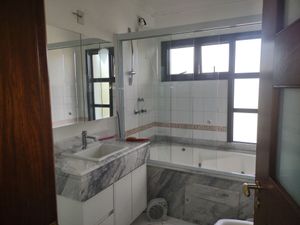 Image 3 - 882382