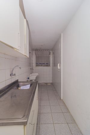 Image 12 - 882410