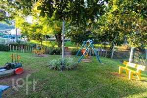 Image 37 - 882412