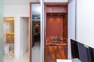 Image 16 - 882415