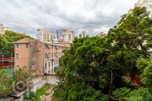 Image 21 - 882415