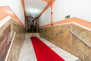 Image 24 - 882415