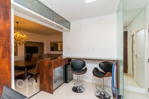 Image 7 - 882415