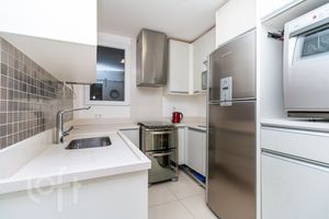 Image 17 - 882415