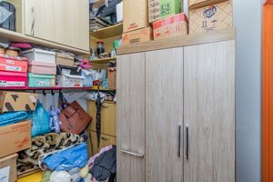Image 11 - 882417