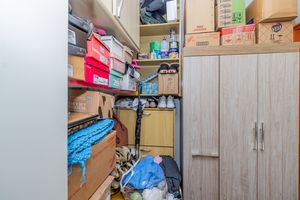 Image 12 - 882417