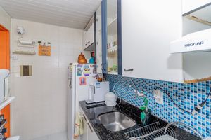 Image 17 - 882417