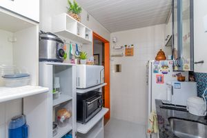 Image 18 - 882417