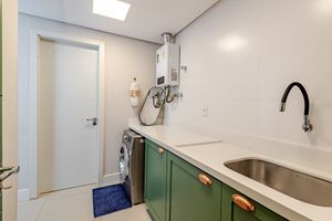 Image 16 - 882418