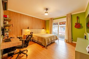 Image 18 - 882418