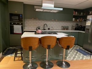 Image 5 - 882418