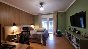 Image 8 - 882418