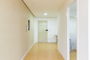 Image 6 - 882444