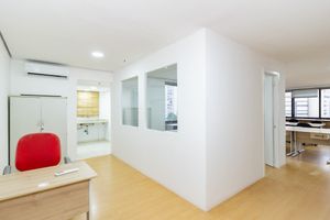 Image 12 - 882444