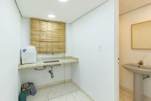 Image 15 - 882444