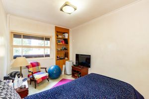 Image 19 - 882449