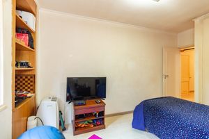 Image 17 - 882449