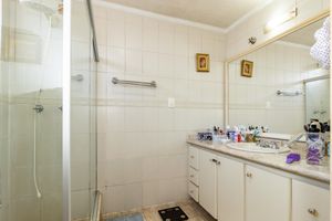 Image 30 - 882449