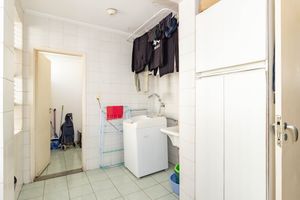 Image 36 - 882449