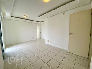 Image 9 - 882457
