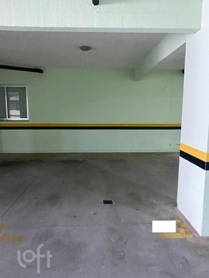 Image 19 - 882457
