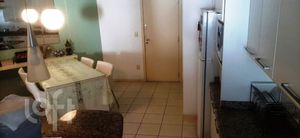 Image 7 - 882462