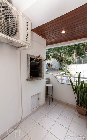 Image 11 - 882462