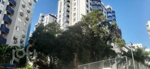 Image 21 - 882462