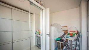 Image 17 - 882464
