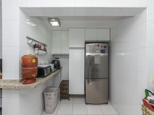 Image 8 - 882481