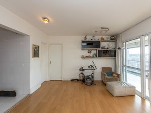 Image 4 - 882481
