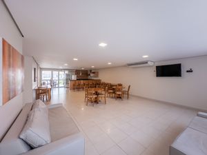Image 43 - 882481
