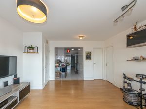 Image 7 - 882481