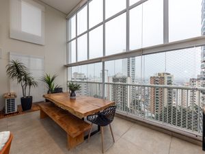 Image 21 - 882482