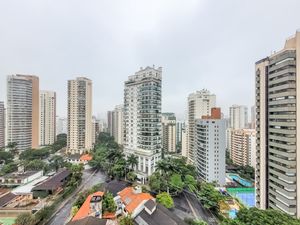 Image 25 - 882482