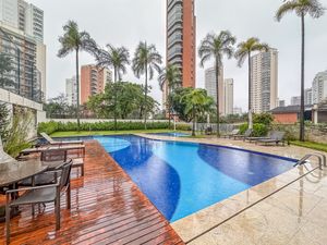 Image 47 - 882482