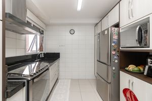 Image 14 - 882483