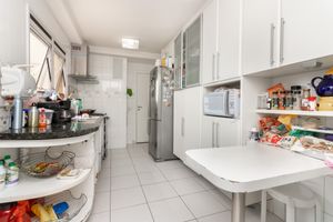 Image 7 - 882484