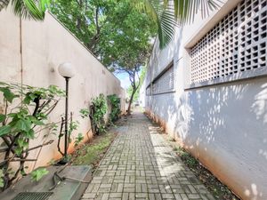 Image 35 - 882484