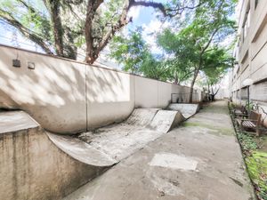 Image 33 - 882484