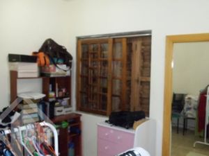 Image 18 - 882487