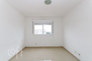 Image 17 - 882504