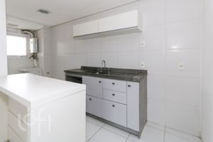 Image 5 - 882504