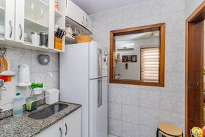 Image 18 - 882505
