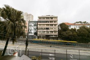 Image 11 - 882508