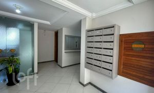 Image 10 - 882509